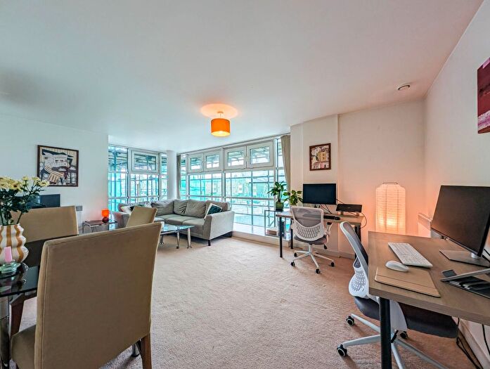 2 Bedroom Flat To Rent In Phoenix Way, London, SW18