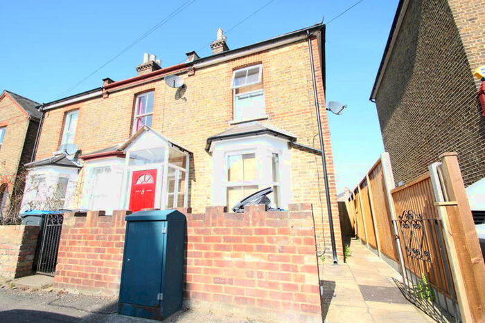 4 Bedroom Semi-Detached House To Rent In Alfred Road, Kingston Upon Thames, KT1