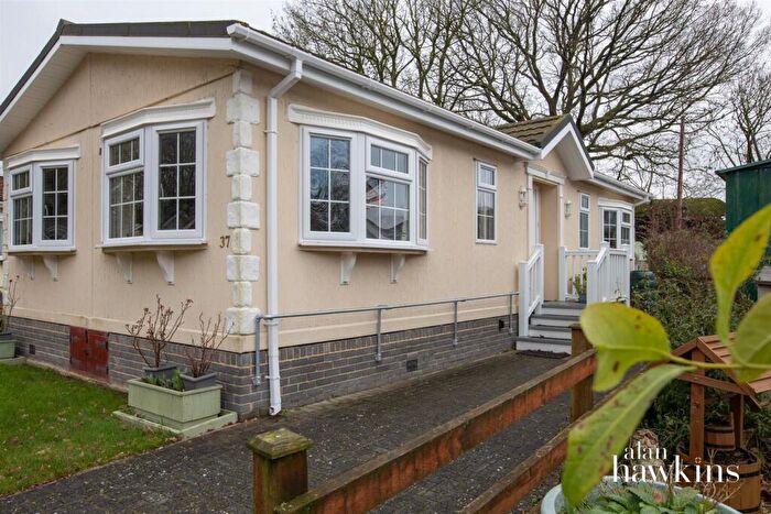 2 Bedroom Park Home For Sale In Hook Street, Royal Wootton Bassett, SN4