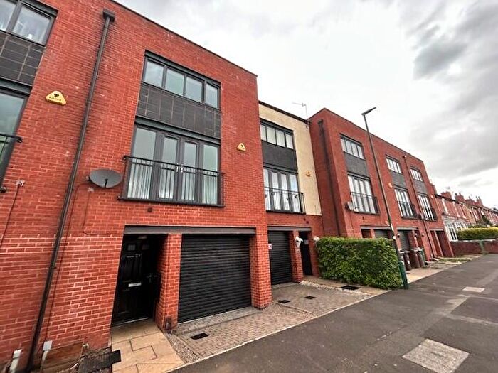 3 Bedroom Town House To Rent In Picadilly, Nottingham, Bulwell, NG6