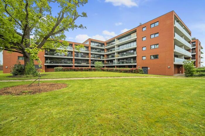 1 Bedroom Flat To Rent In Racecourse Road, Newbury, RG14
