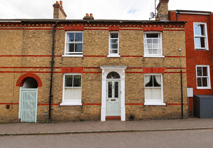 4 Bedroom Link Detached House For Sale In Bull Street, Potton, SG19