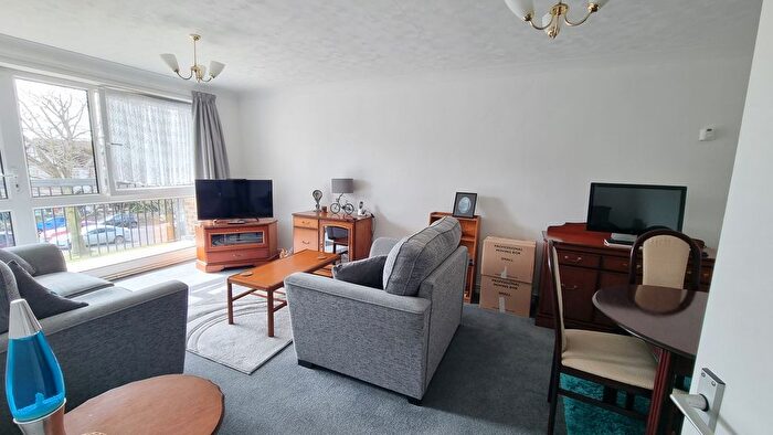 2 Bedroom Flat To Rent In Buckhurst Road, Bexhill On Sea, TN40