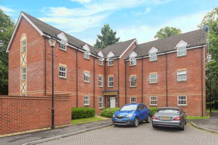 2 Bedroom Apartment To Rent In Newbury, Berkshire, RG14
