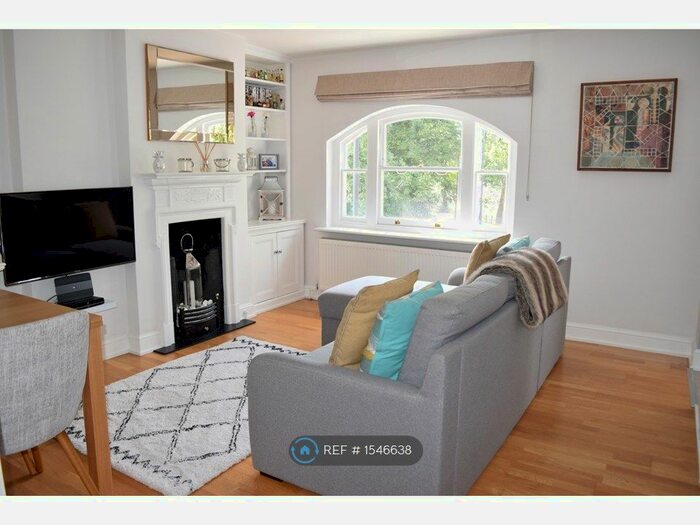 2 Bedroom Flat To Rent In Clapham Common South Side, London, SW4