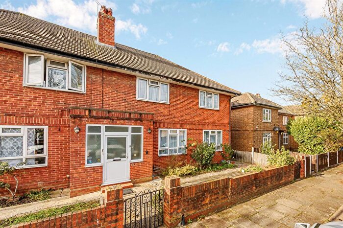 2 Bedroom Flat For Sale In Canada Road, London, W3