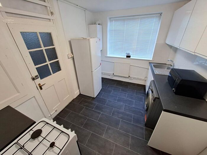 2 Bedroom Flat To Rent In Colney Hatch Lane, London, N10