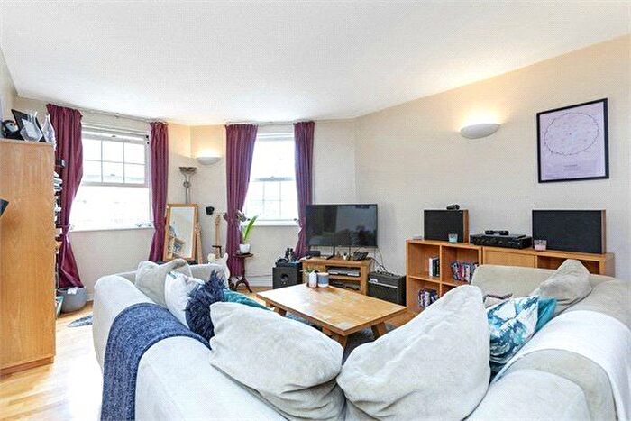 2 Bedroom Flat To Rent In Elizabeth Square, Sovereign Crescent, Rotherhithe, SE16