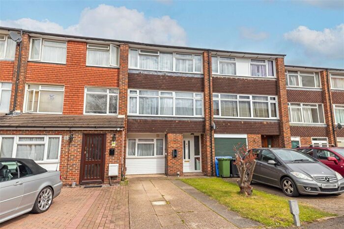 4 Bedroom Town House For Sale In Black Horse Close, Windsor, SL4