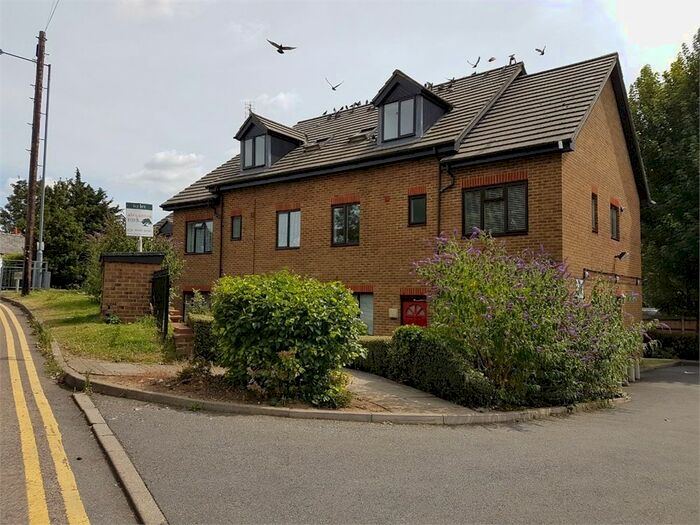 2 Bedroom Flat To Rent In Wimborne Avenue, Southall UB2