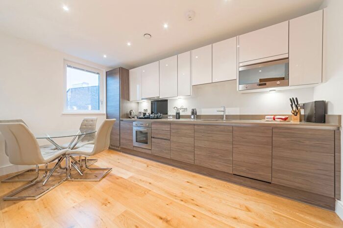 1 Bedroom Flat To Rent In Gullivers Walk, Surrey Quays, SE8