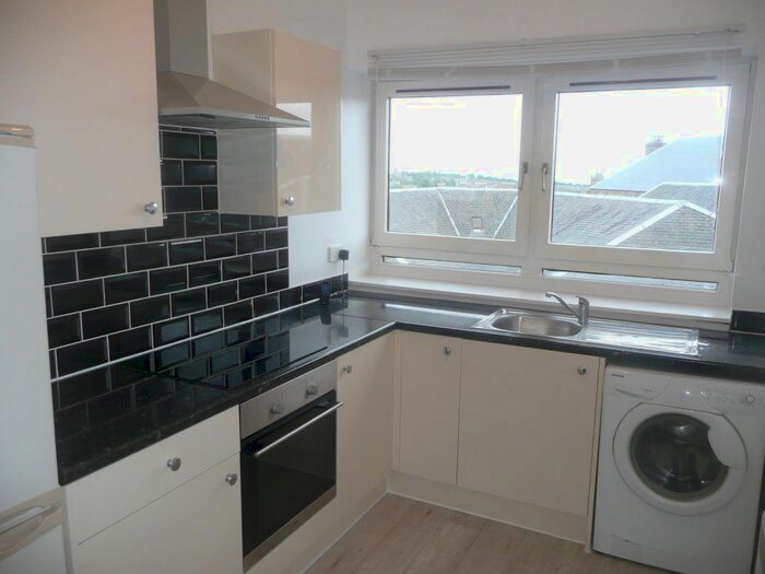 2 Bedroom Flat To Rent In Mains Road, Dundee, DD3