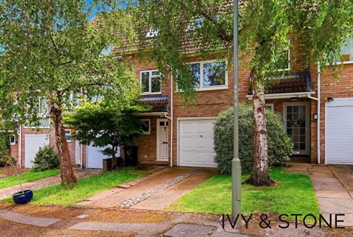 3 Bedroom Terraced House For Sale In Rolvenden Gardens, Bromley, Kent, BR1