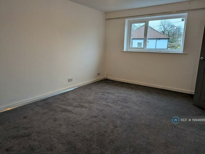2 Bedroom Flat To Rent In Brooklands Parade, Saddleworth, OL4