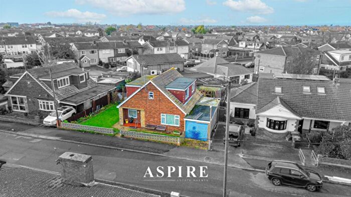 5 Bedroom Detached House For Sale In Nevada Road, Canvey Island, SS8