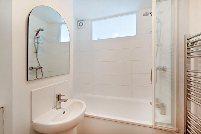 2 Bedroom Apartment To Rent In Regency Court, Park Close, E9