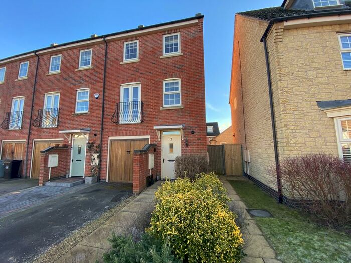 3 Bedroom Town House To Rent In Telford Way, Colsterworth, NG33