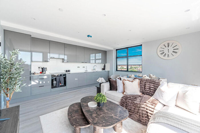 3 Bedroom Flat For Sale In Haredon House, North Cheam, Sutton, SM3