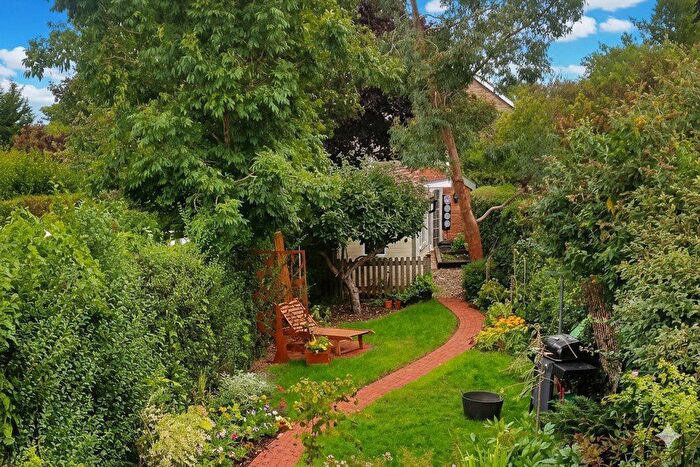 4 Bedroom Detached House For Sale In Windmill Road, Mortimer Common, Reading, Berkshire, RG7