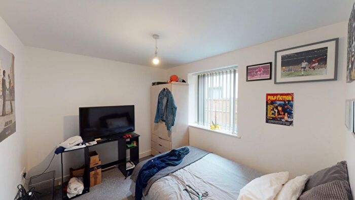 4 Bedroom Semi-Detached House To Rent In Kilbourn Street, Nottingham, NG3