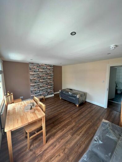 3 Bedroom Flat To Rent In Mare Street, London, E8