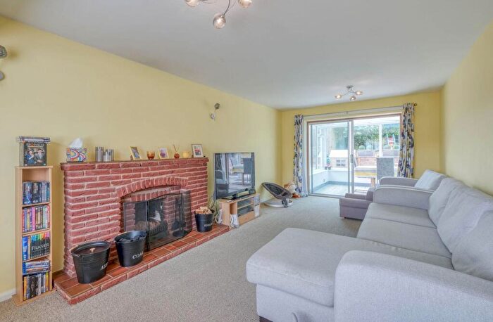 4 Bedroom Detached House For Sale In Burns Close, Redditch, B97