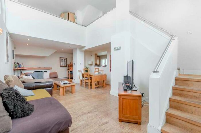 3 Bedroom Flat To Rent In Merton Road, Wandsworth, SW18