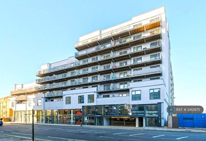 2 Bedroom Flat To Rent In Carlton House, Ilford, IG1