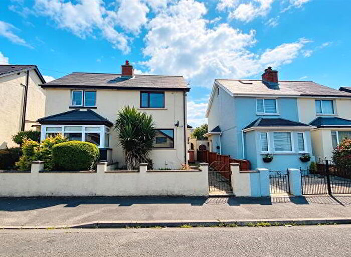 2 Bedroom Semi-Detached House For Sale In Hoylake Park, Belfast, BT14
