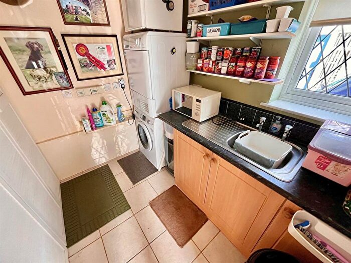 2 Bedroom Detached Bungalow For Sale In Spindrift Close, Winterton-On-Sea, Great Yarmouth, NR29