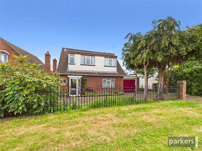 3 Bedroom Detached House For Sale In Church Road, Earley, Reading, Berkshire, RG6