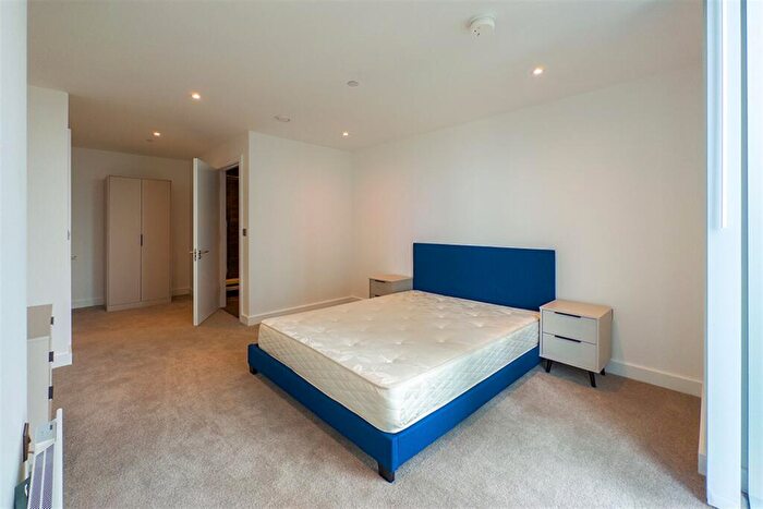 2 Bedroom Apartment To Rent In Blade Tower, M15