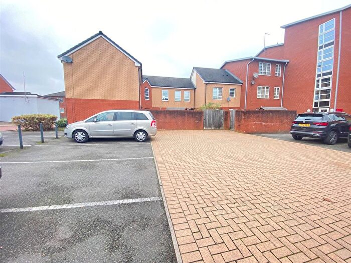 2 Bedroom Flat To Rent In Bell Street, Tipton, DY4