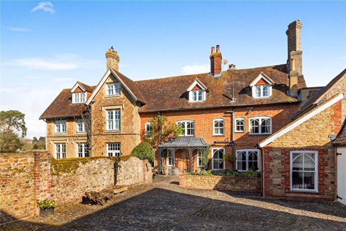 6 Bedroom Semi-Detached House For Sale In The Street, Frensham, Farnham, Surrey, GU10