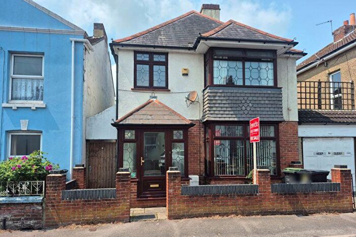 3 Bedroom Link Detached House For Sale In Prince Alfred Street, Gosport, PO12