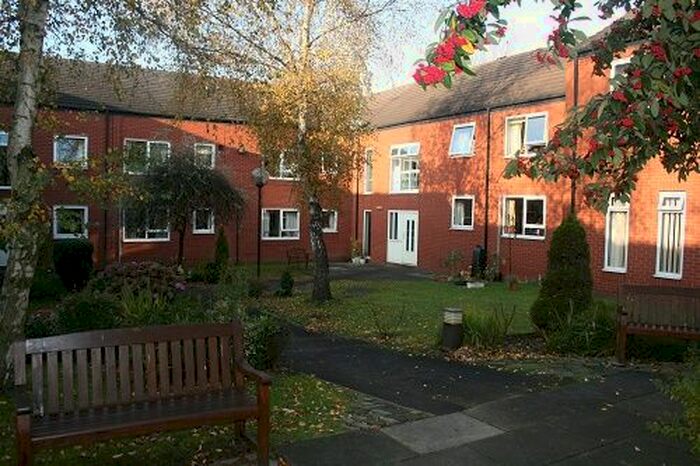 1 Bedroom Flat To Rent In Bickerton Court, Oldham, OL9