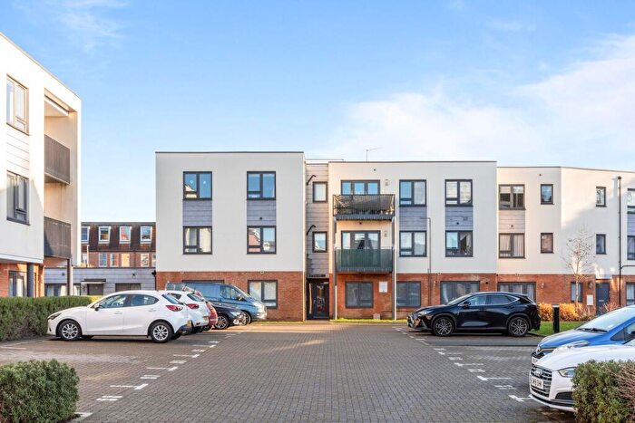 1 Bedroom Flat For Sale In Bishopric, Horsham, RH12