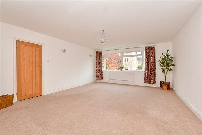 2 Bedroom Flat For Sale In Christchurch Park, Sutton, Surrey, SM2