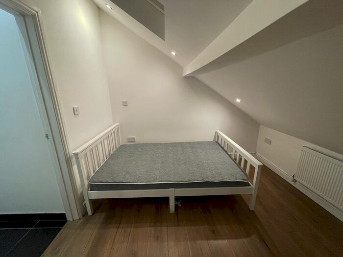 Studio To Rent In Meadowhead, Sheffield S8