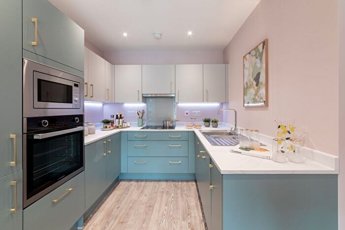 1 Bedroom Flat For Sale In " Bedroom Apartment" At Wood Street, London, E17