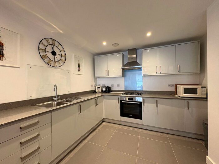 1 Bedroom Flat To Rent In Queen Street, Newton Abbot, TQ12