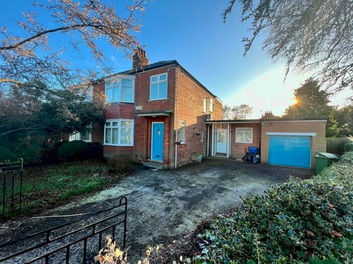 3 Bedroom Semi-Detached House To Rent In Kingtree Avenue, Cottingham, HU16