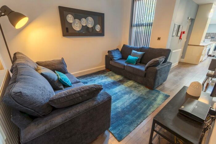 5 Bedroom Terraced House To Rent In Romer Road, L6