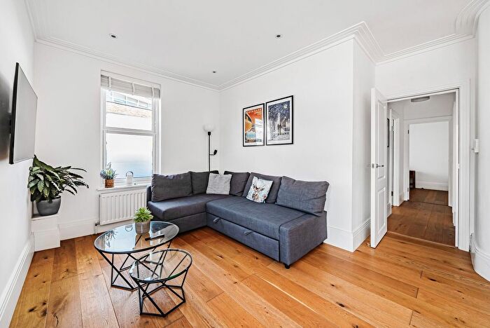 2 Bedroom Flat To Rent In Mount Mews, Hampton, TW12