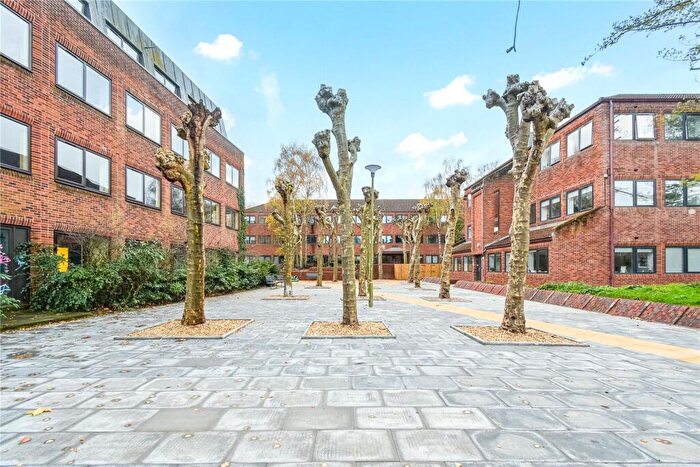 1 Bedroom Apartment To Rent In Strawberry Hill, Newbury, Berkshire, RG14