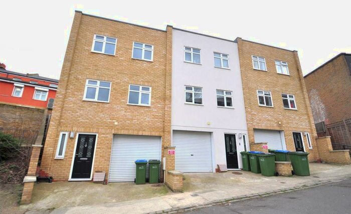 3 Bedroom End Of Terrace House To Rent In Westdale Road, Plumstead, SE18