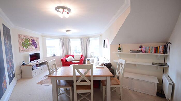 2 Bedroom Flat To Rent In Fairford Road, Maidenhead, SL6