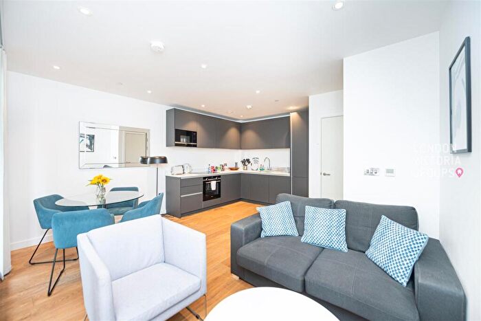 2 Bedroom Apartment To Rent In Luxe Tower, Dock Street, London, E1