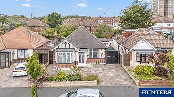 4 Bedroom Detached Bungalow For Sale In Melbourne Gardens, Chadwell Heath, RM6