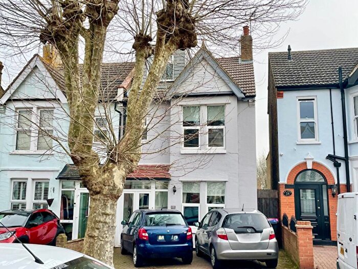 5 Bedroom Semi Detached House For Sale In Grange Road, Leigh-On-Sea, Essex, SS9